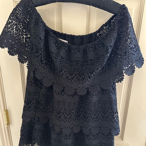 DRESSY, STRETCHY OFF SHOULDER BLACK TOP BY INTRIGUE-New Condition/XL - Picture 3 of 11